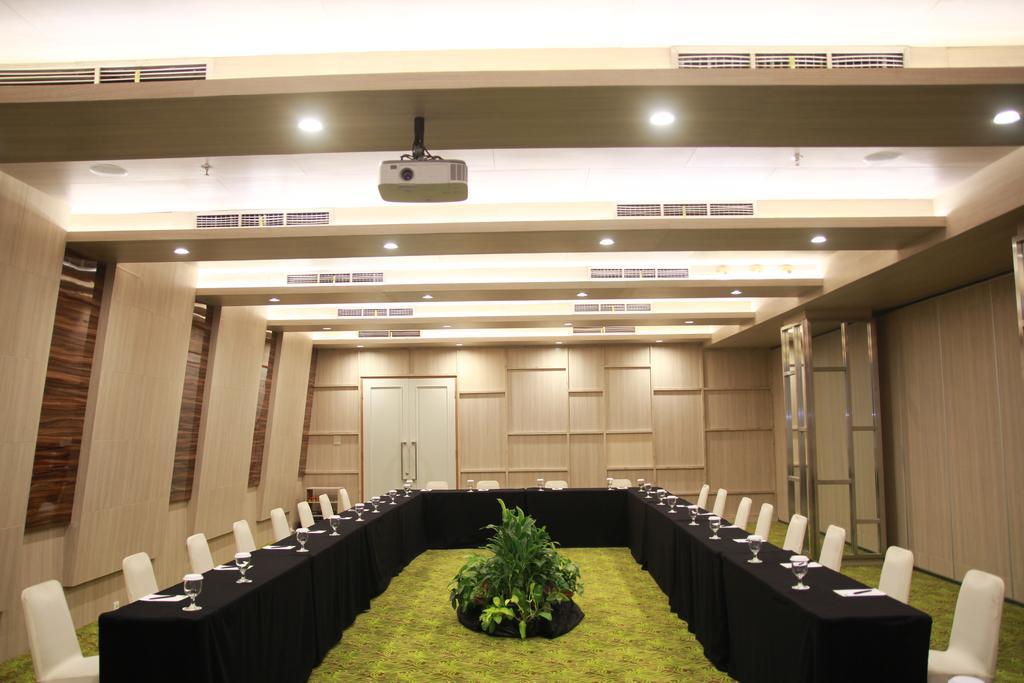 สปาร์คส ไลฟ์ จาการ์ตา บริหารโดยอาร์ตโฮเทล Hotel ภายนอก รูปภาพ